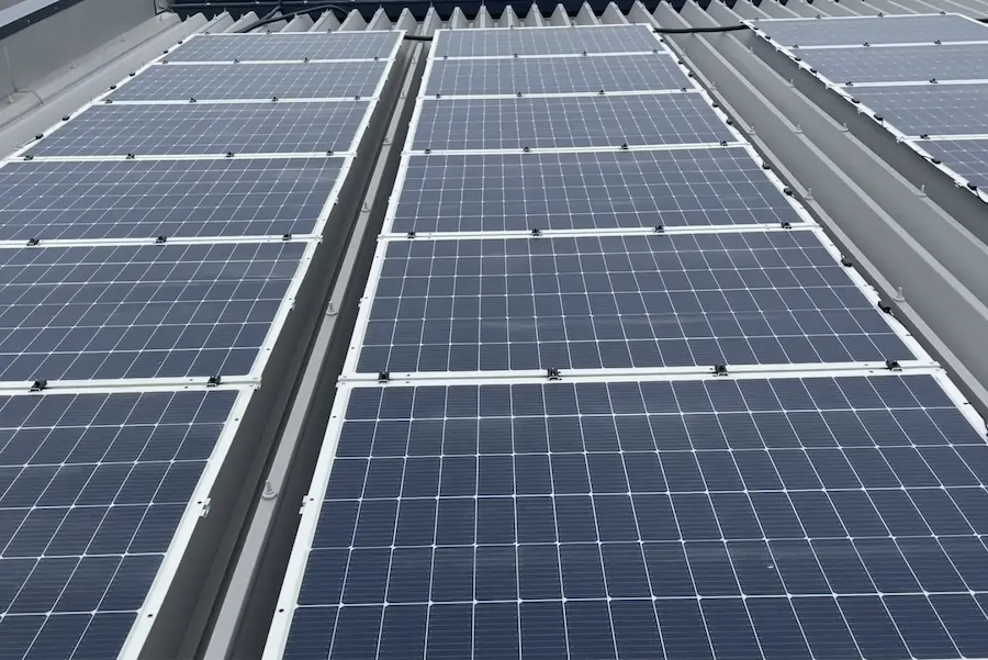 農業用・陸上養殖用のビニールハウスなど、
												荷重をかけられない建物に設置。